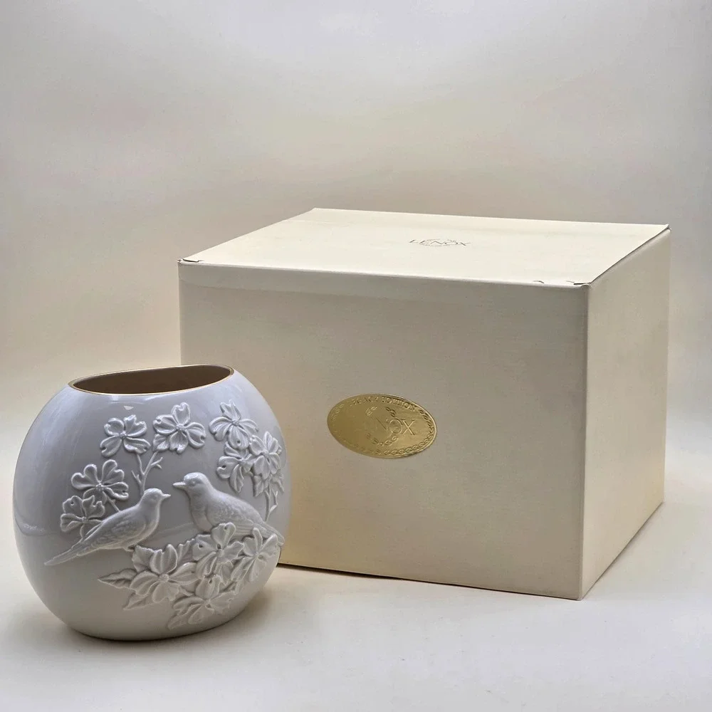 Lenox Spring Seasonal Vase Doves in a Dogwood Tree Legacy Edition 6402861 USA